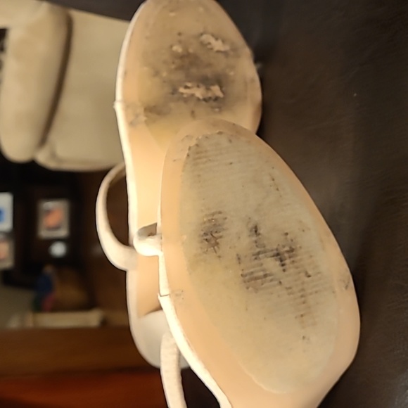 Kaylee by Los Angeles nude faux suede toe ring slide sandals - Picture 7 of 9